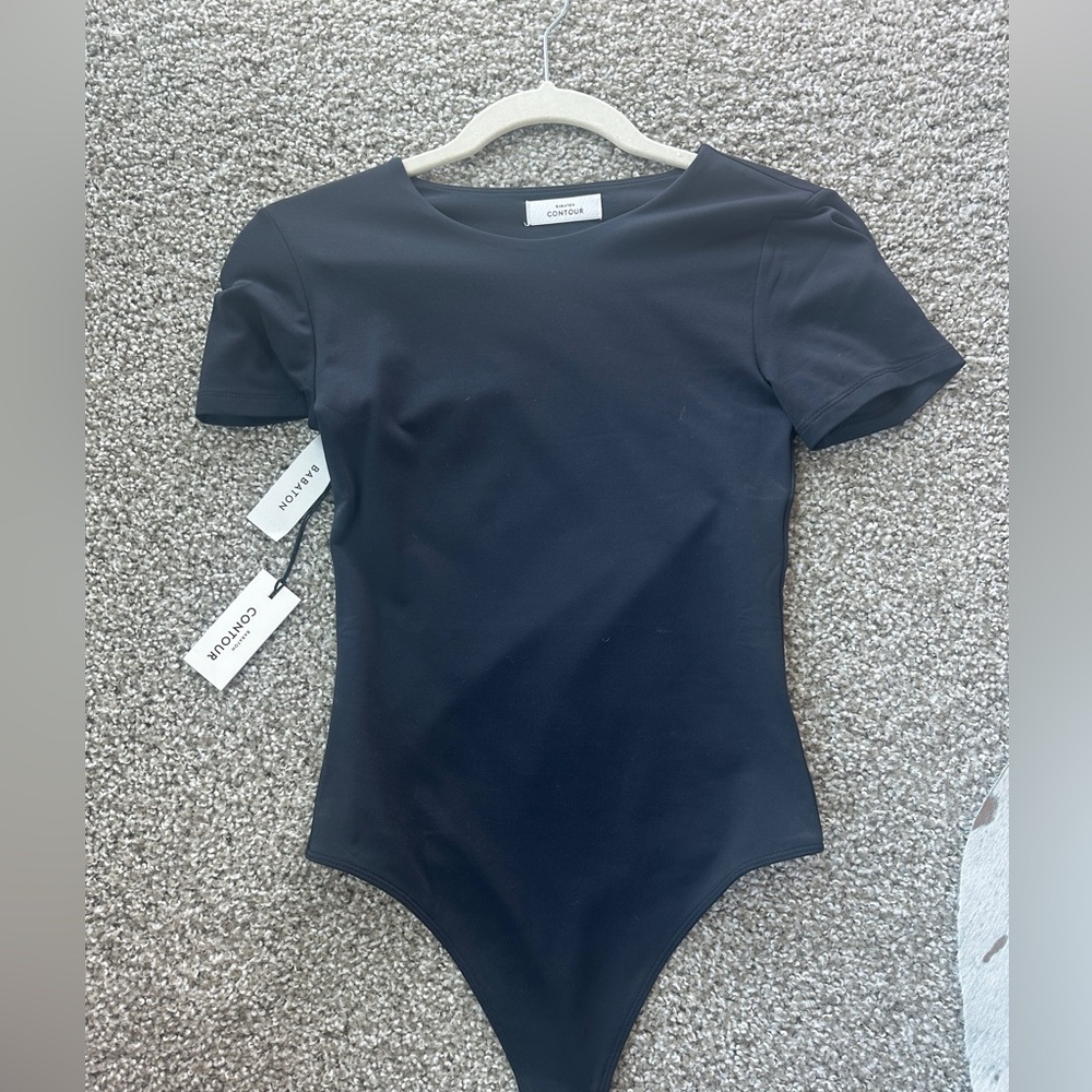 Aritzia babaton black short sleeve bodysuit